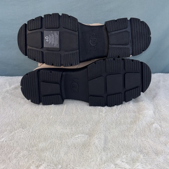 NWOT UGG ASHTON SHORT SAND SUEDE WOMEN'S BOOTS US SIZE 10 - Picture 5 of 9